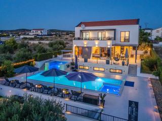 Modern villa with private swimming pool - 9