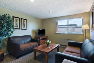 Oxnard Inn Lancaster - 5