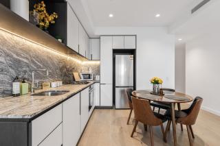 Brand New 2BR Apt at Mel CBD - 7