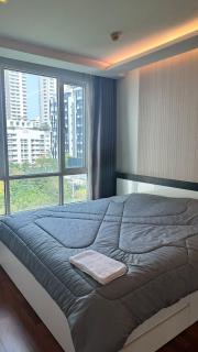 Spacious Sukhumvit Condo near EmQuartier - Bangkok - 4