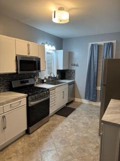 Charming 3-bedroom house next to Hollywood Casino! 1 minute from Interstate 75 - 5
