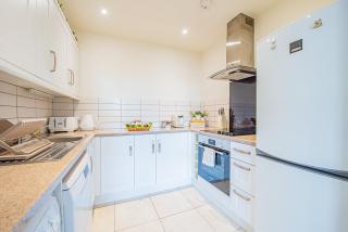 Elegant 2-Bedroom Flat in London - 2