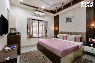 StayVista at Serenity Meadows with Pool, WiFi, TV - Nashik - 9