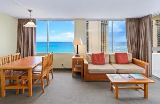 Ocean View 1 BR Corner Unit Steps to Waikiki Beach - Honolulu - 3