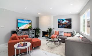 Balboa Peninsula Beach House Fireplace Bikes - Newport Beach - 0