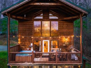 Luxury Honeymoon Cabin with Private Indoor Pool, Arcade, Hot Tub & Movie Theater - 1