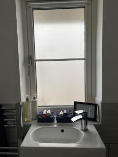 Seatribe Cabin, Cozy snug by the Sea - South Hayling - 1