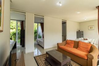 Family Only Compact Villa with City View - De Reiz Rose Garden Syariah 2BR - Ciburial - 4