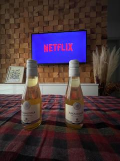 Cozy View Urban Garden Apartment - 5