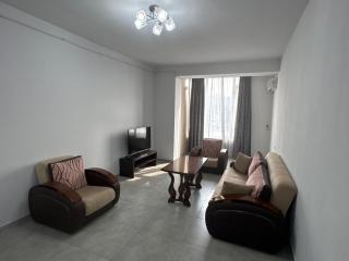 Modern 2-Bedroom Stay in Central Yerevan - Erevan - 0