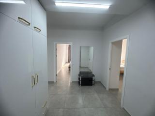 Modern 2-Bedroom Stay in Central Yerevan - Erevan - 3