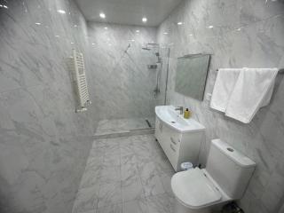 Modern 2-Bedroom Stay in Central Yerevan - Erevan - 1