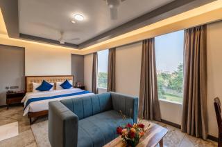 Clarks Inn Suites Jaipur - 2