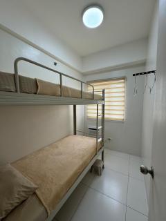 SM Naga City 2BR River view Balcony with Fiber Internet - 2