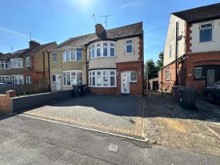 Luxurious House in Luton with free parking - Luton - 9