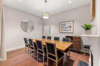 Perfect Vacation Home w Large Outdoor Space - Sydney - 9