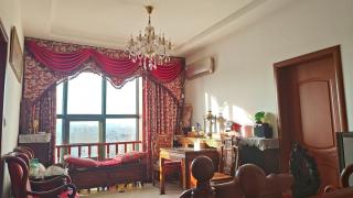 Mommy's home with breadfast and food and more - - 8