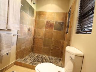 Modern 1 Bedroom Apartment - Bloemfontein - 3