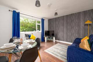 Ideal 2 Bedroom Ground floor Apartment By Jesswood Properties for Contractors & Business, Free Parking and Wifi - Hinckley - 1