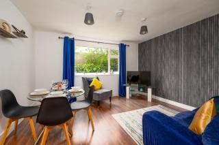 Ideal 2 Bedroom Ground floor Apartment By Jesswood Properties for Contractors & Business, Free Parking and Wifi - Hinckley - 2