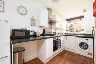 Ideal 2 Bedroom Ground floor Apartment By Jesswood Properties for Contractors & Business, Free Parking and Wifi - Hinckley - 3