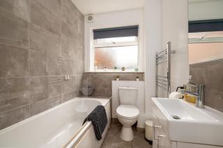 Ideal 2 Bedroom Ground floor Apartment By Jesswood Properties for Contractors & Business, Free Parking and Wifi - Hinckley - 5