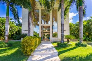 Luxury Rentals in Punta Cana - Exclusive Waterfall Villa with Private Pool, BBQ, Maid, Golf - Punta Cana - 1