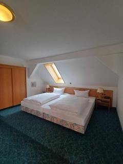 Hotel Garni Eschenbach - Hildburghausen - 5