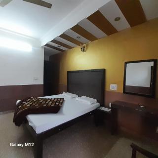Chitra Lodge family hotel near railway station - Haridwār - 2