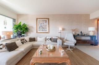 Luxury 2-Br Apartment with Sea View Cannes - 5