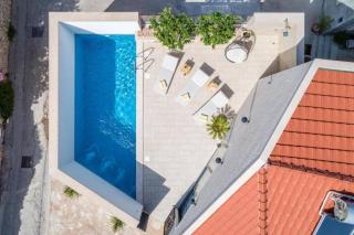 Idyllic Two Bedroom Villa, Pool, Jacuzzi - Sutivan - 8