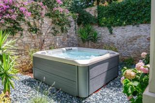 Idyllic Two Bedroom Villa, Pool, Jacuzzi - Sutivan - 3