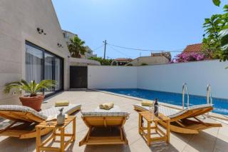 Idyllic Two Bedroom Villa, Pool, Jacuzzi - 1
