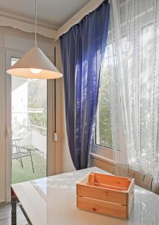 Charming 2BD apt next to metro station - Athene - 3