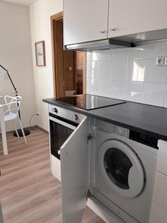 Spacious 4-Story Home with Sauna & Garden - Prague - 3