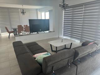 Penthouse Great View Hydromassage Penthouse hottub - Limassol - 9