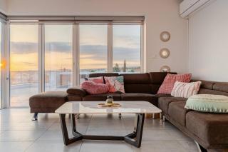 Penthouse Great View Hydromassage Penthouse hottub - Limassol - 8