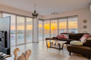 Penthouse Great View Hydromassage Penthouse hottub - Limassol - 7