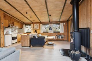 Cozy Summer House In Trend - Løgsted - 3