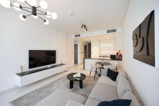 Modern 1BR With Waterfront View - 9