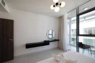 Modern 1BR With Waterfront View - 4