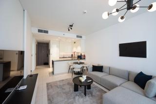 Modern 1BR With Waterfront View - 8