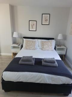 NEW 2 bedrooms with private ensuite bathrooms near Heathrow - 9