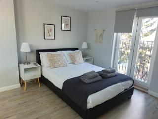 NEW 2 bedrooms with private ensuite bathrooms near Heathrow - Ashford - 7