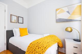 6 Bedroom West London Home, Acton, Free Parking , Pool Table , 75 inch TV, Sleeps 11 Offers - Londra - 6