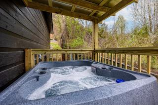 Smores Retreat - Minutes from PF Parkway! Hot tub and fire pit! - 3