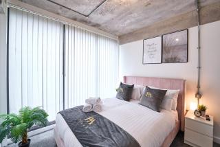 Central Warrington Stay Stylish 1BR Apartment - 9