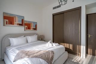 Homes Beyond l Relaxing 1BR Oasis with Beach Access - 2