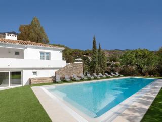 Top Luxury Marbella Villa by Lodgerstrip budget holidays - Marbella - 5