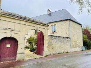 Le Manoir des Doyens Loft - Sleeps 8 - D-Day Museum on-site - Ten Minute Walk to Commonwealth Cemetery! - Bayeux - 1